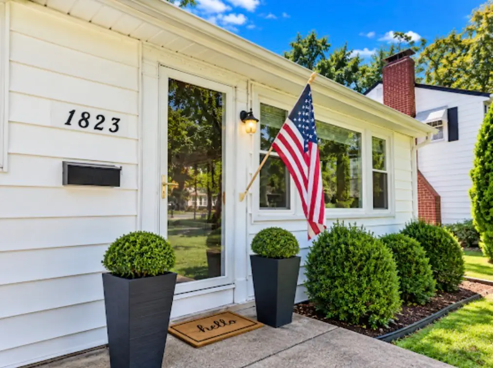 1823 W Riverview Avenue, Decatur, IL 62522 - #1