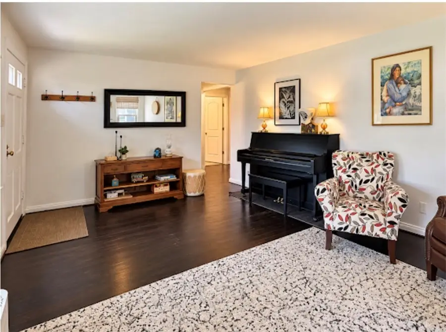 1823 W Riverview Avenue, Decatur, IL 62522 - #3