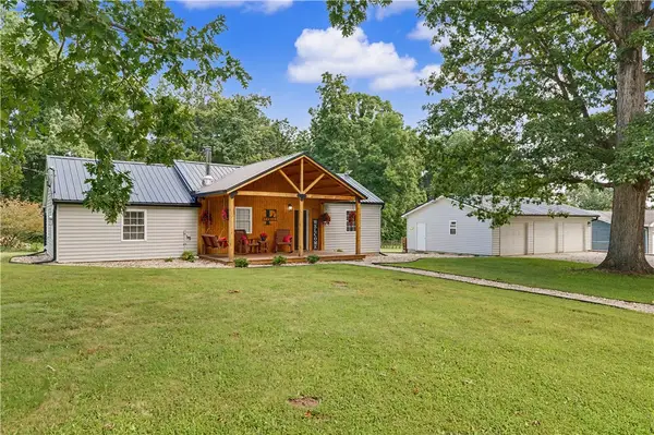 16135 Potters Woods Road, Danville, IL 61834