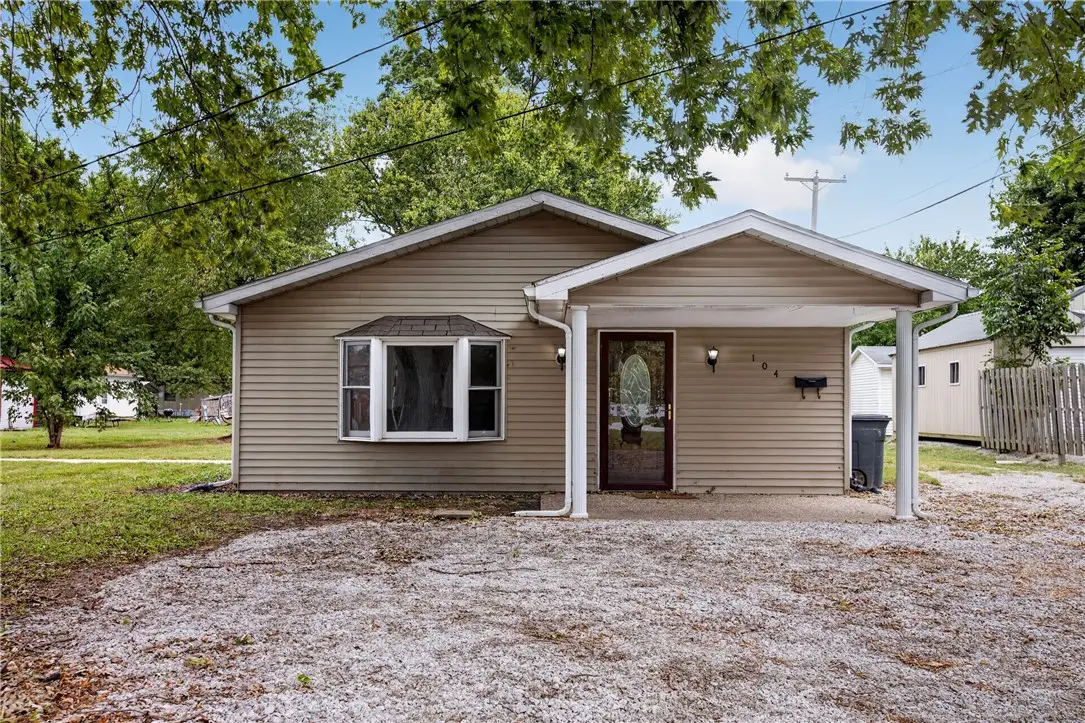 104 N Columbia Street, Greenup, IL 62428 - #1