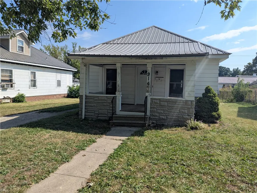 916 N 12th Street, Mattoon, IL 61938 - #1