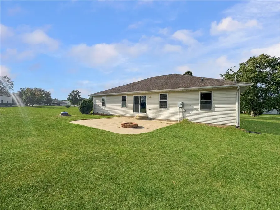 37 Shores, Sullivan, IL 61951 - #2