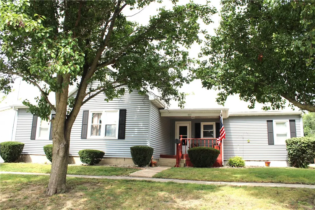 1103 W South 4th Street, Shelbyville, IL 62565 - #1