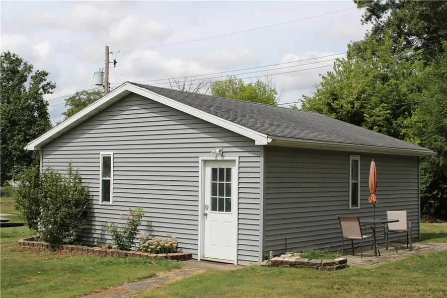 1103 W South 4th Street, Shelbyville, IL 62565 - #2