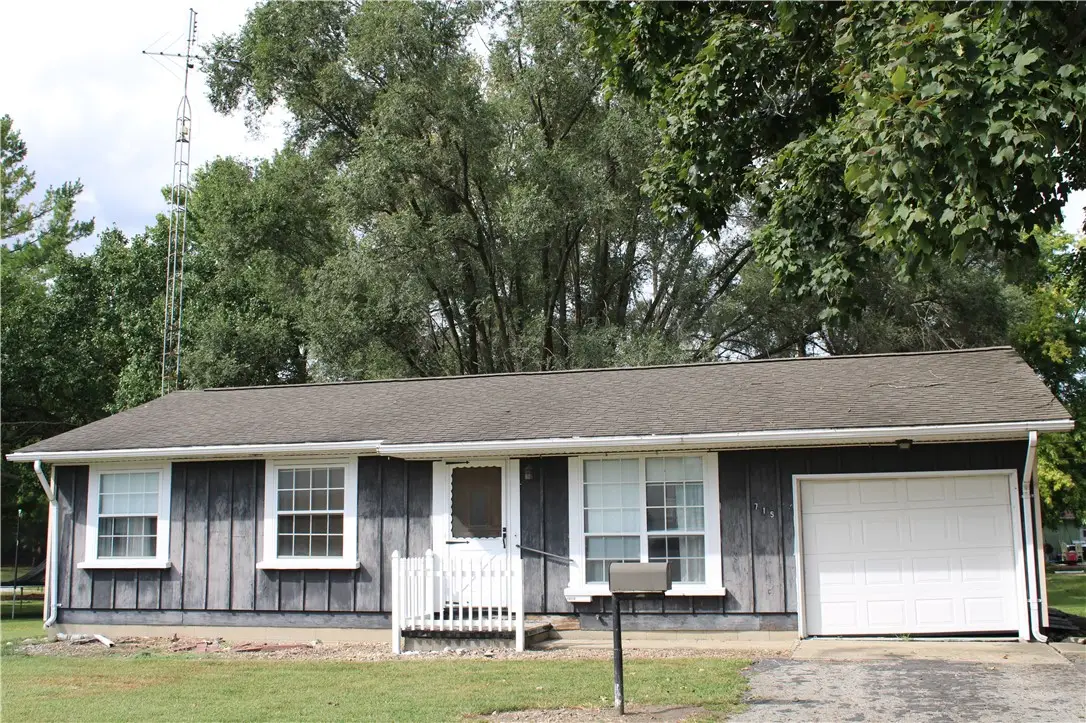 715 W South 4th Street, Shelbyville, IL 62565 - #1