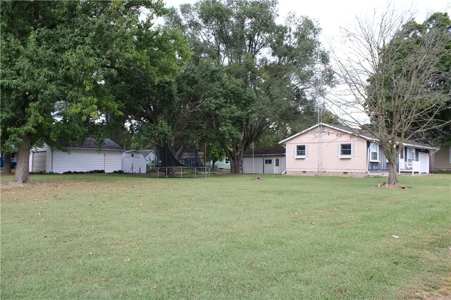 715 W South 4th Street, Shelbyville, IL 62565 - #2