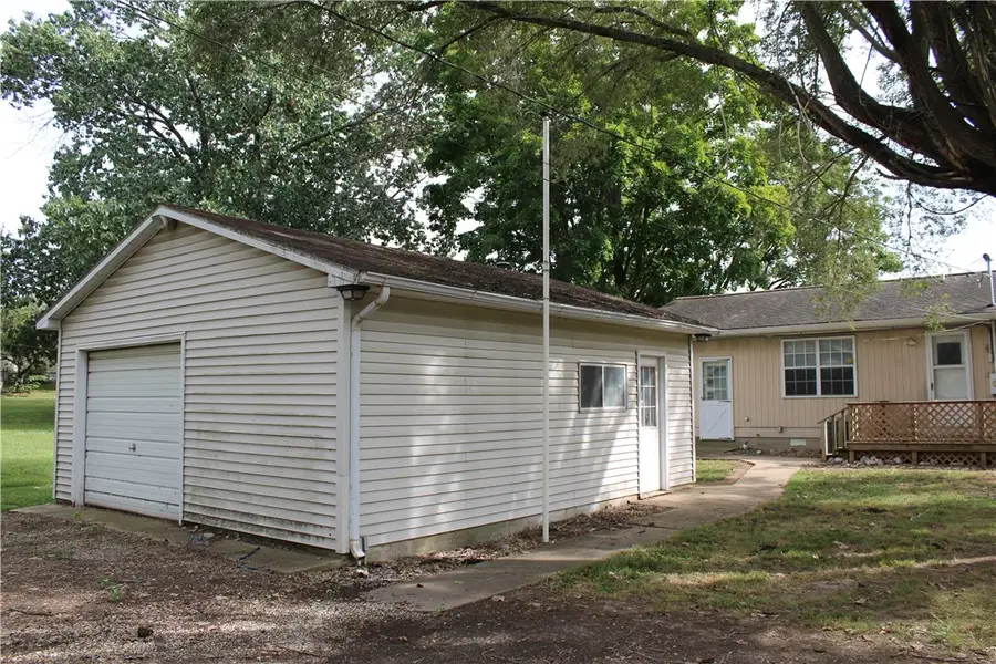 715 W South 4th Street, Shelbyville, IL 62565 - #3