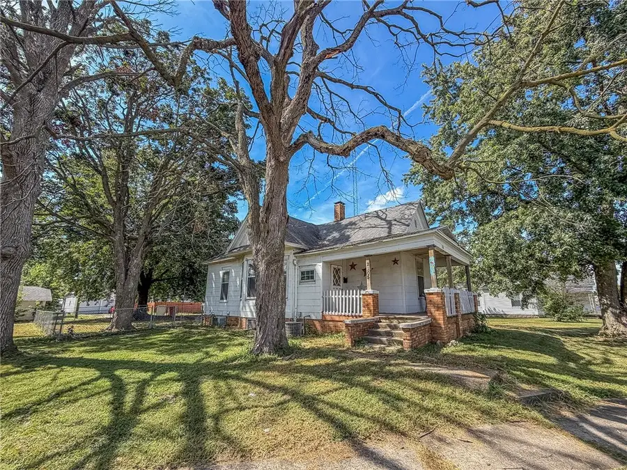 2105 Dewitt Avenue, Mattoon, IL 61938 - #2