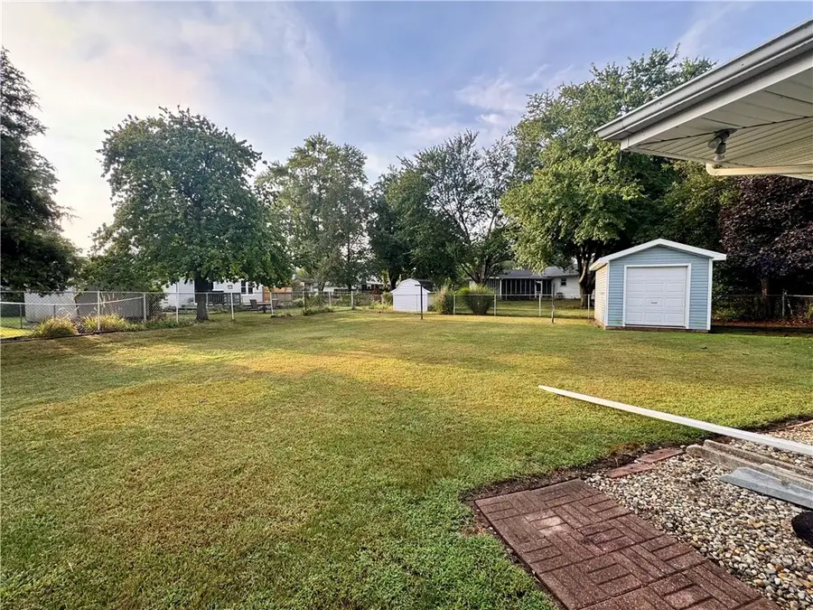 910 33rd Street, Mattoon, IL 61938 - #3