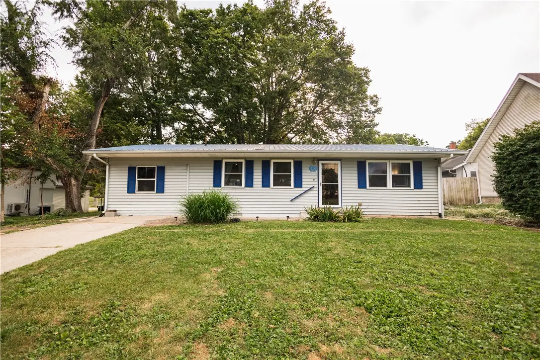 207 N Washington Street, Bethany, IL 61914 - #1