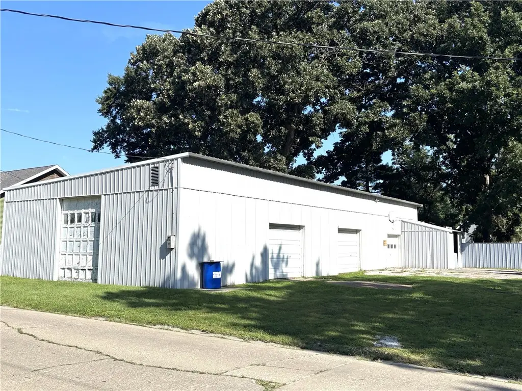 206 E 9th Street, Pana, IL 62557 - #1