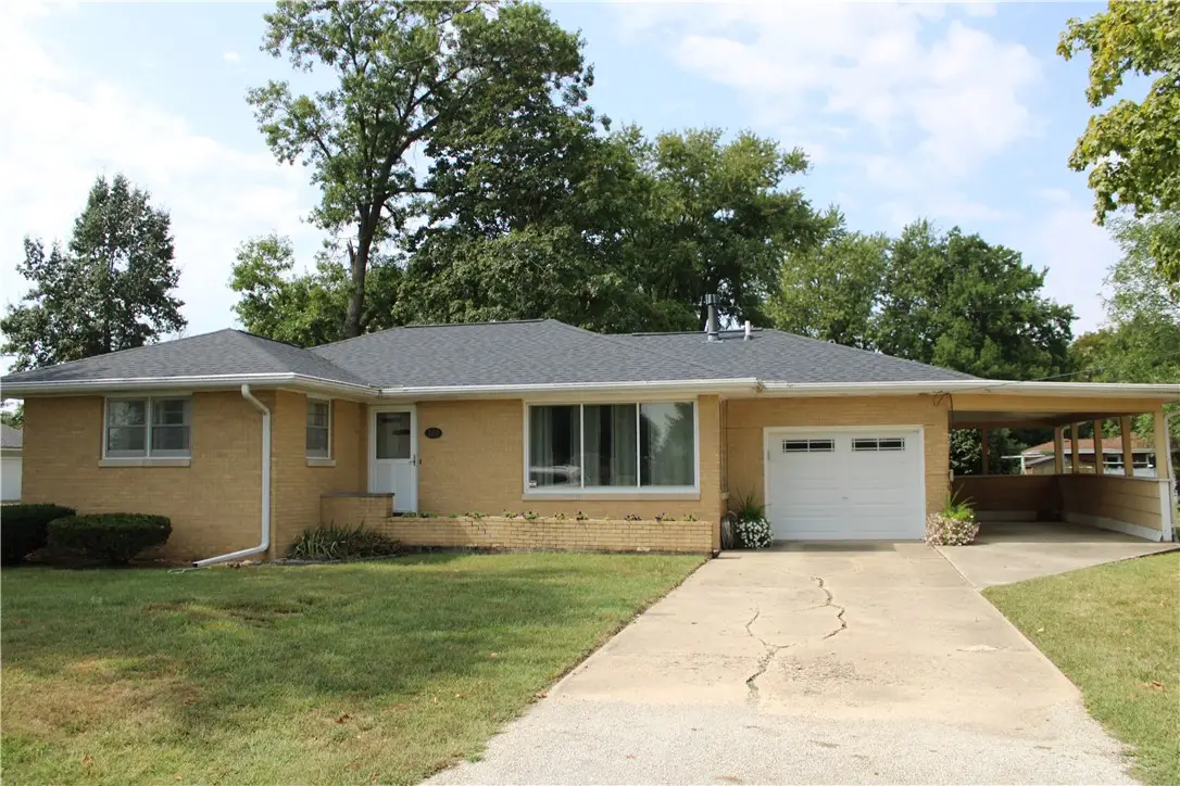 207 S Chestnut Street, Strasburg, IL 62465 - #1