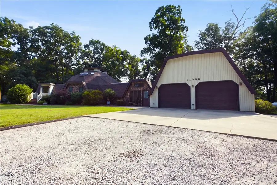 11098 N 965th Street, Effingham, IL 62401 - #2