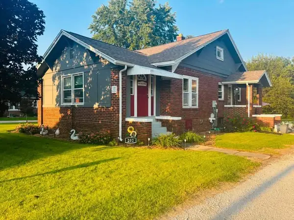 202 E 10th Street, Danville, IL 61832