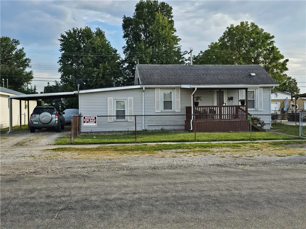 1007 W Edgar Avenue, Effingham, IL 62401 - #1