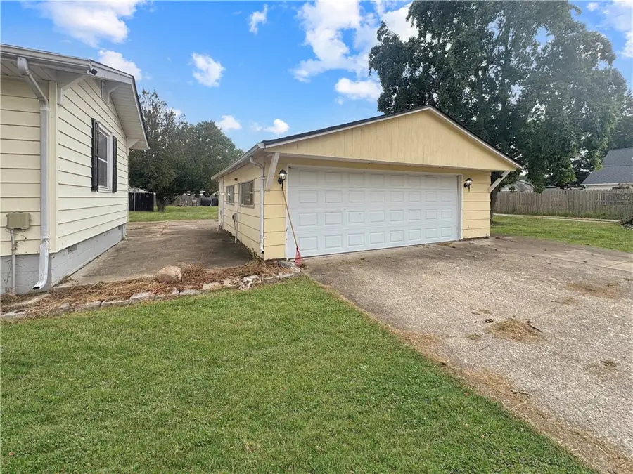 3233 Champaign Avenue, Mattoon, IL 61938 - #2