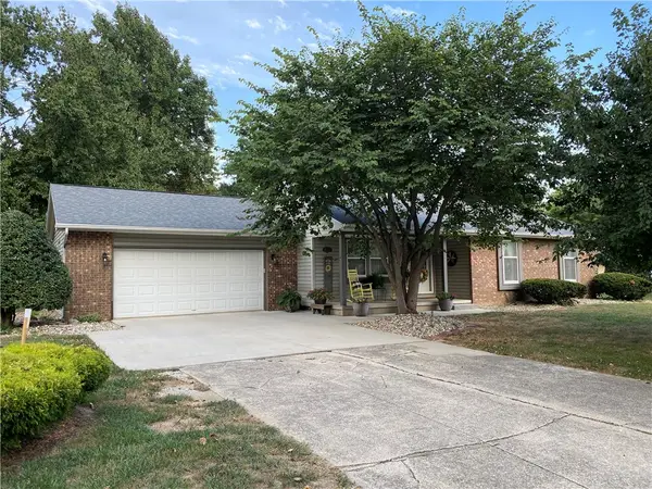 2237 Seneca Drive, Charleston, IL 61920