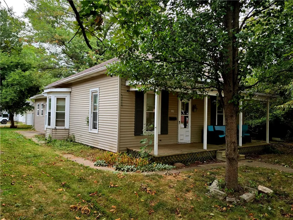118 S Pine Street, Nokomis, IL 62075 - #1