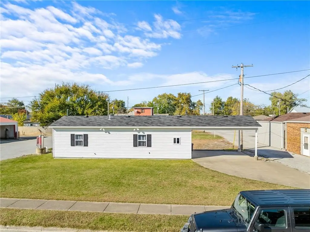 10 W Alabama Avenue, Casey, IL 62420 - #1