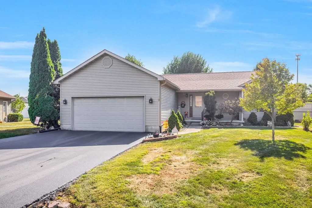 19 Mockernut Street, Bethany, IL 61914 - #1