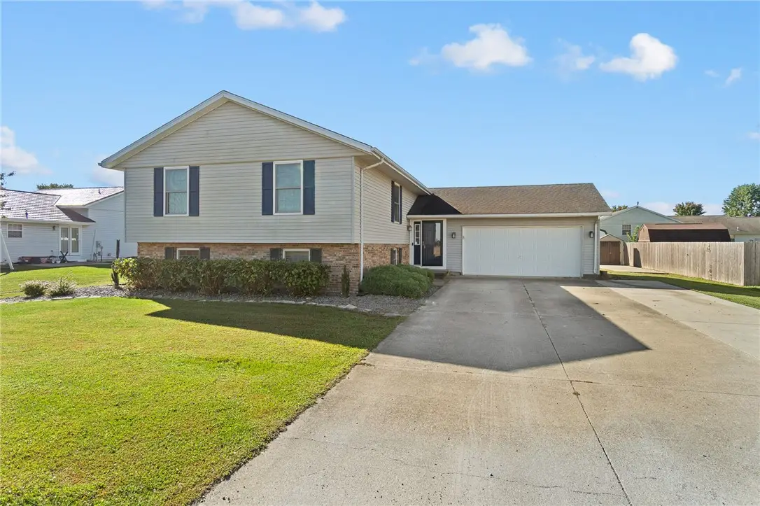 803 W Rickelman Avenue, Effingham, IL 62401 - #1