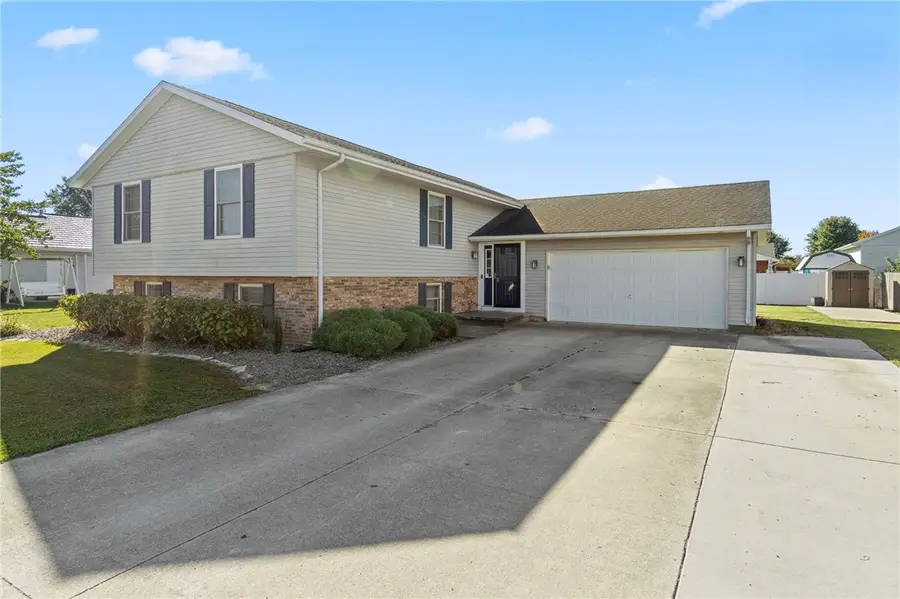 803 W Rickelman Avenue, Effingham, IL 62401 - #2