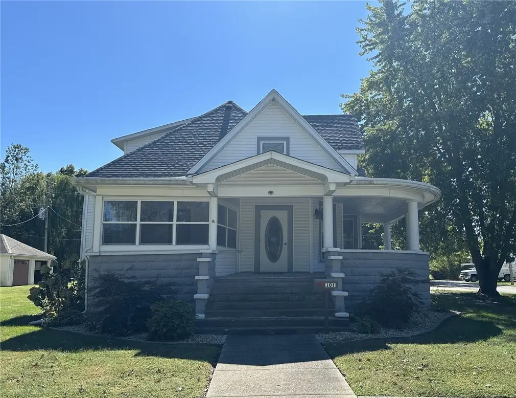 101 E Adams Avenue, Casey, IL 62420 - #1