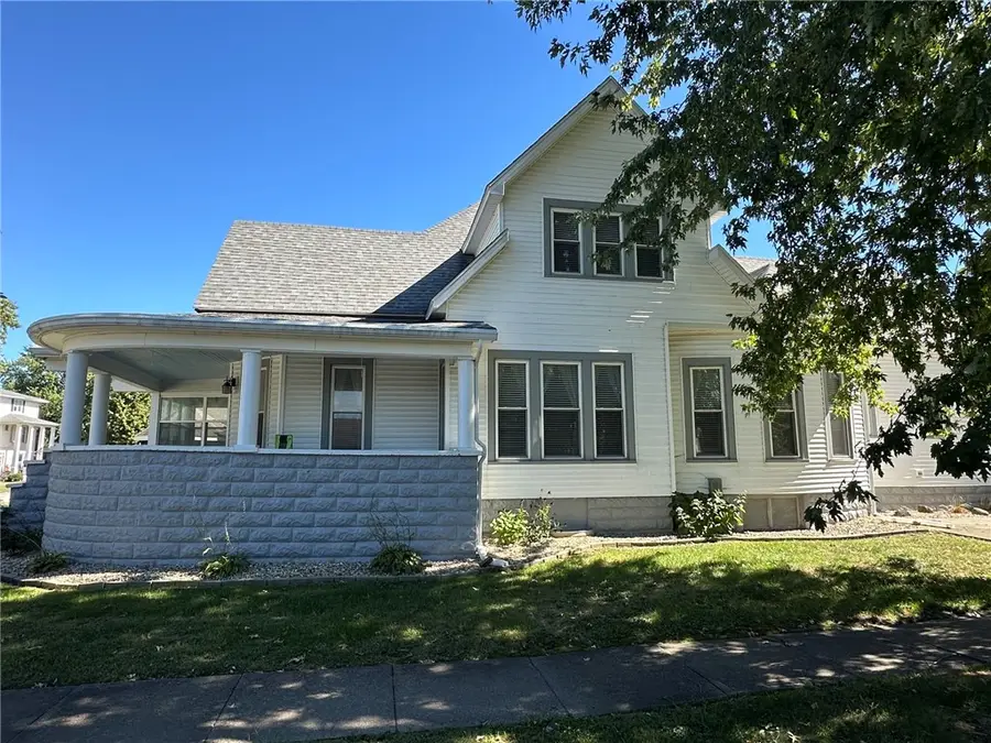 101 E Adams Avenue, Casey, IL 62420 - #3