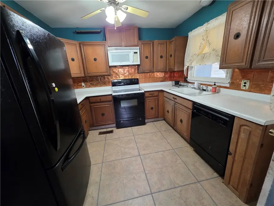 417 E Elm Street, Cowden, IL 62422 - #2