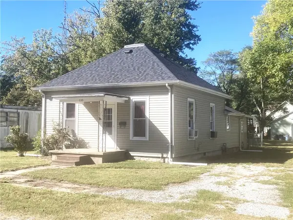 620 Sanford Avenue, Nokomis, IL 62075