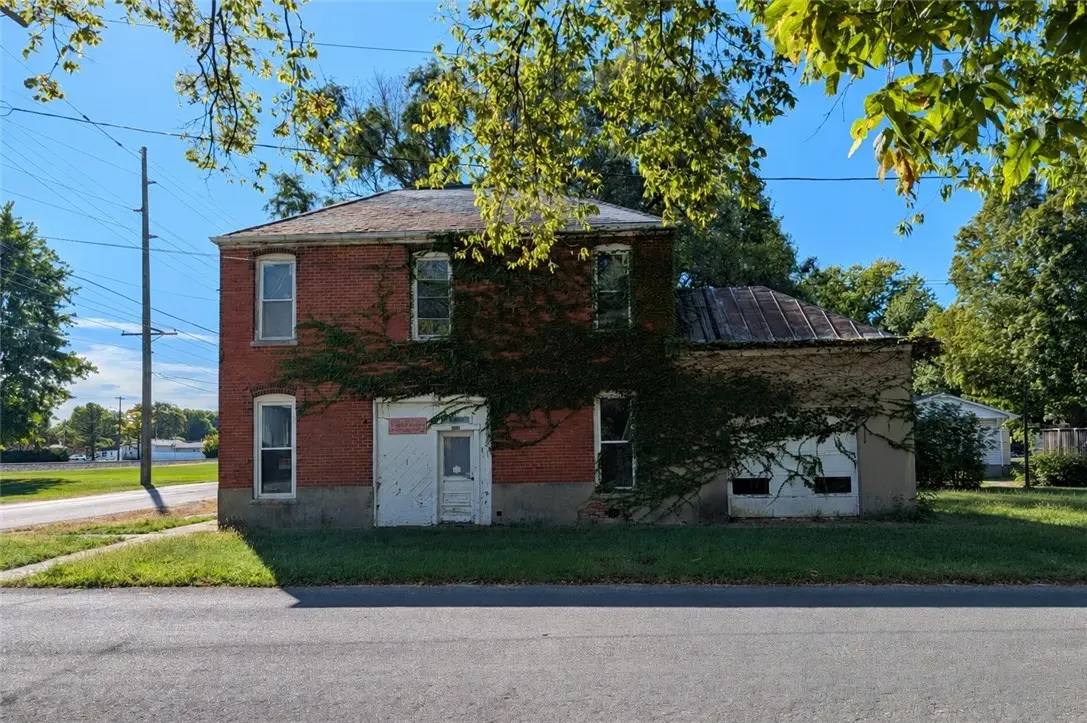 201 N Monroe Street, Cerro Gordo, IL 61818 - #1