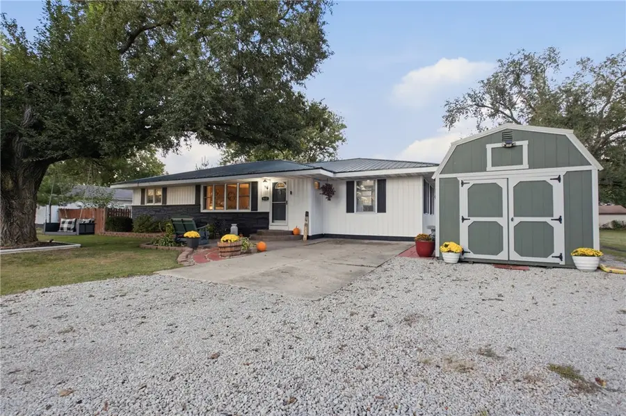 512 Walnut Street, Windsor, IL 61957 - #2