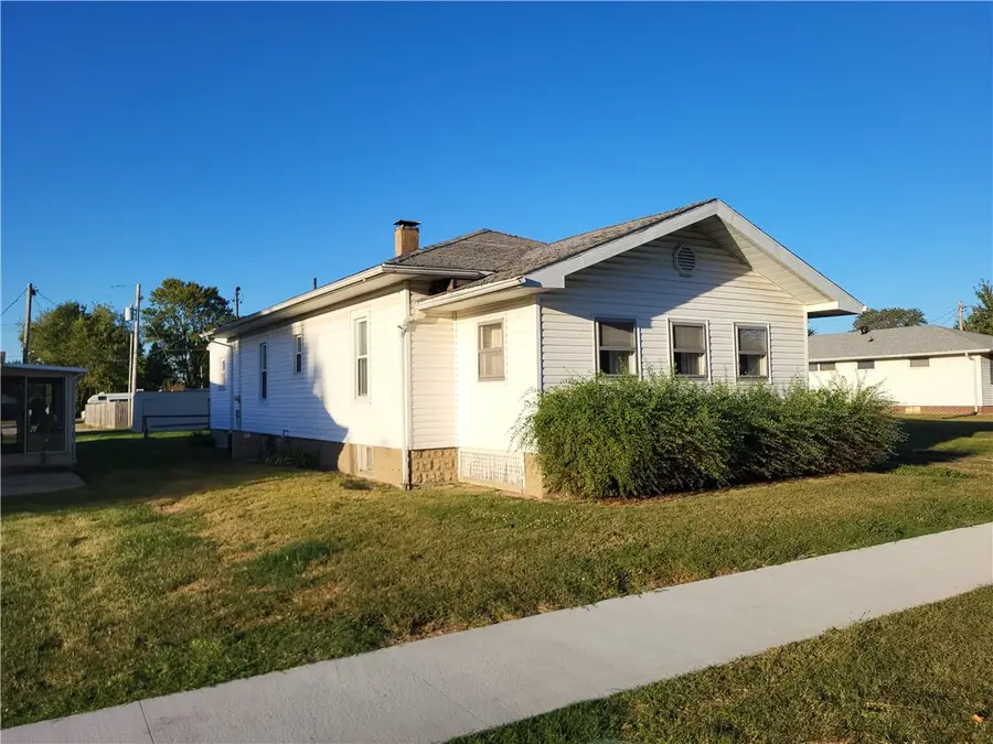 404 Saint Louis Avenue, Effingham, IL 62401 - #2