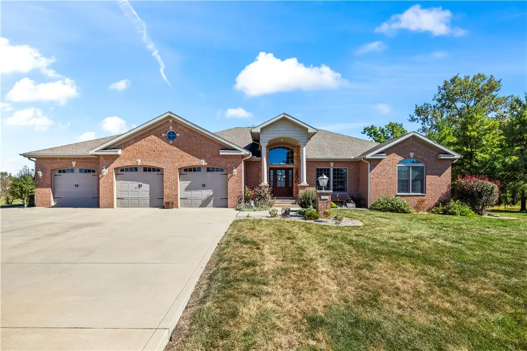 32 Bradford Hills, Sullivan, IL 61951 - #1