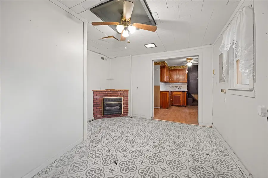 112 N Austin Street, Paris, IL 61944 - #2