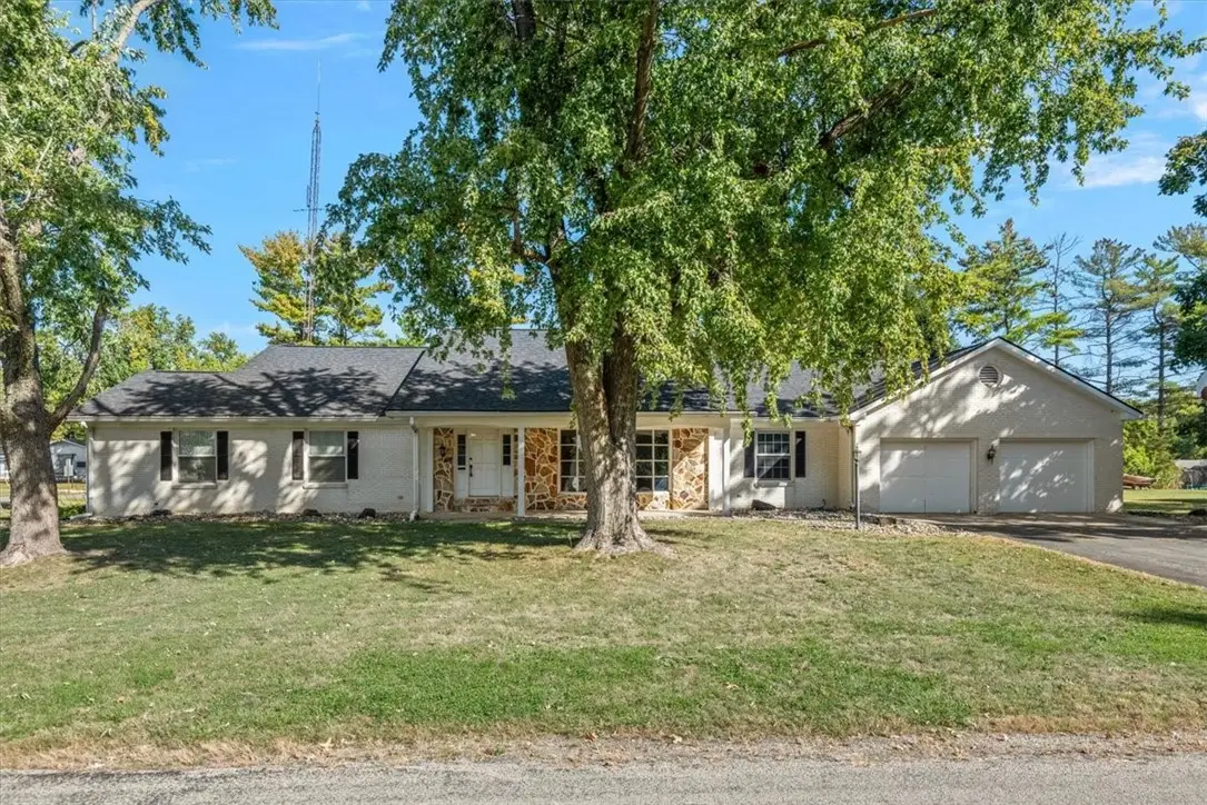 919 N Chestnut Street, Shelbyville, IL 62565 - #1