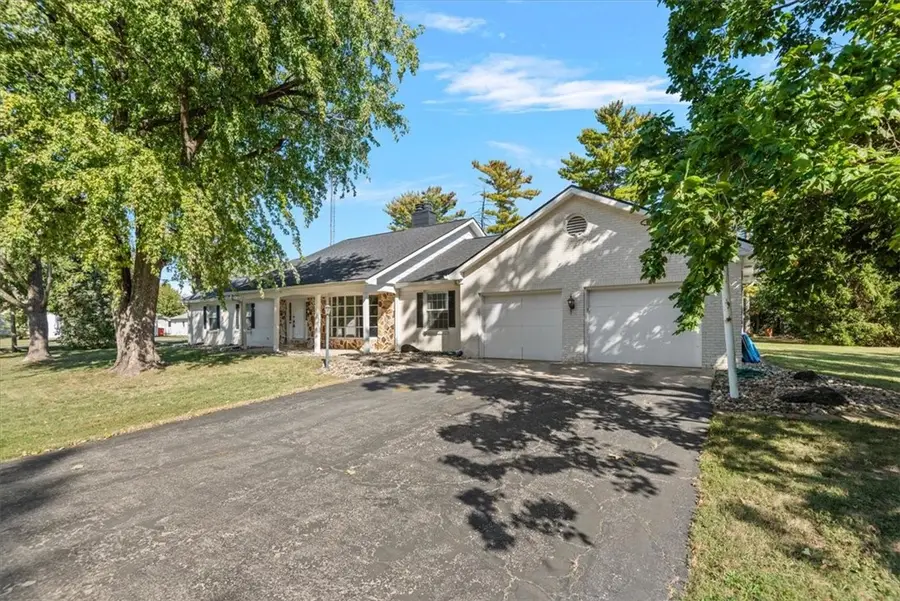 919 N Chestnut Street, Shelbyville, IL 62565 - #2