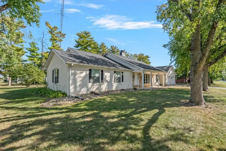 919 N Chestnut Street, Shelbyville, IL 62565 - #3