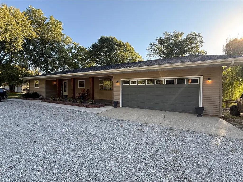 1316 N 1350 East Road, Shelbyville, IL 62565 - #1