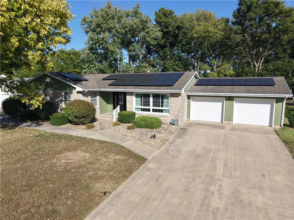 815 Long Street, Shelbyville, IL 62565 - #1