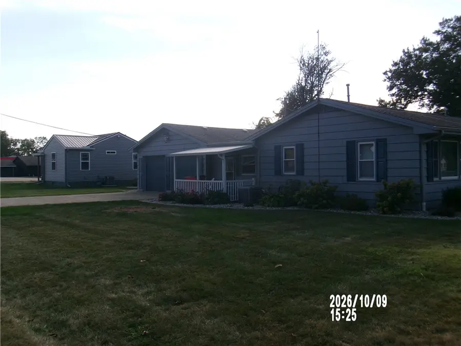 206 W Pierce Avenue, Charleston, IL 61920 - #2
