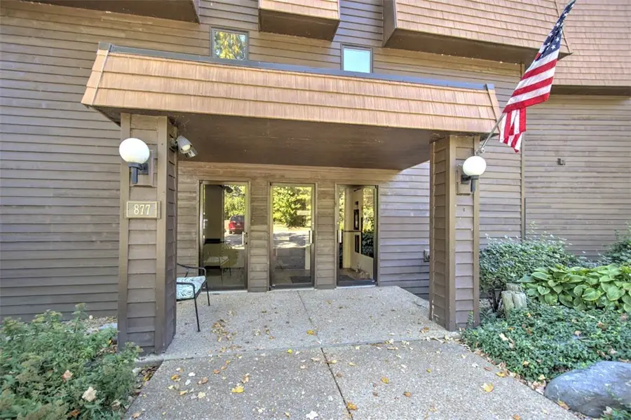 877 E Lake Shore Drive #2C, Decatur, IL 62521 - #3