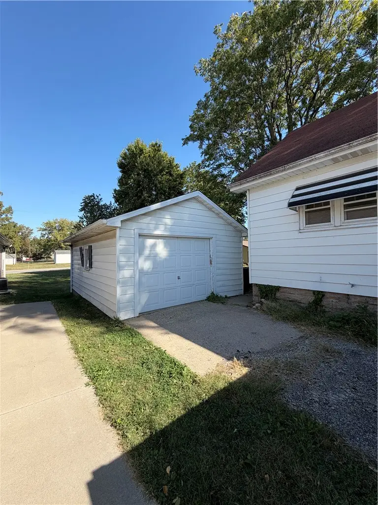 412 Kentucky Avenue, Effingham, IL 62401 - #3