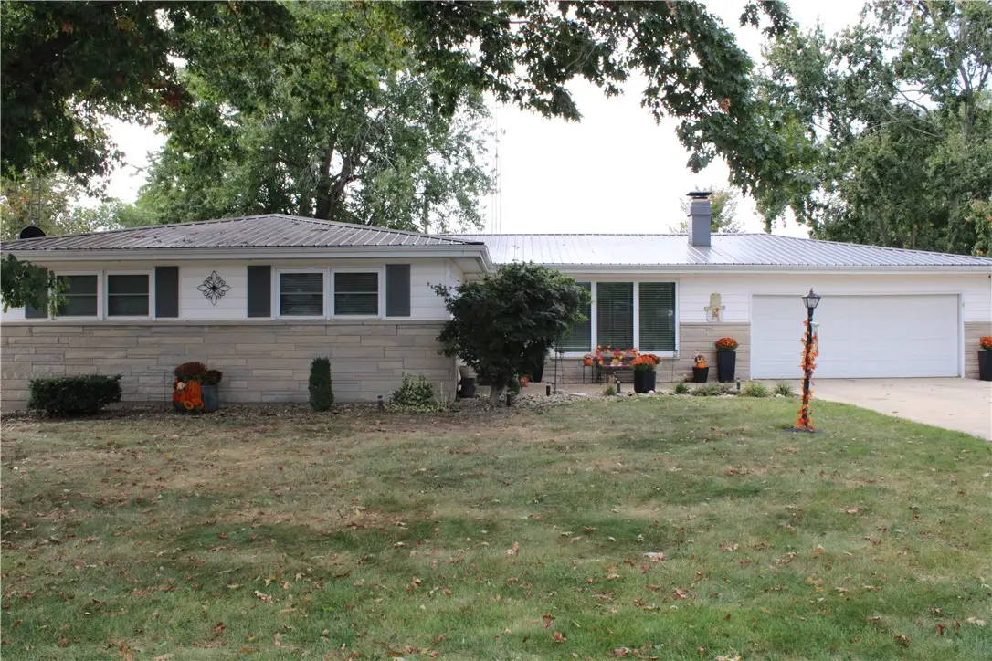 1028 W Northland Drive, Shelbyville, IL 62565 - #1