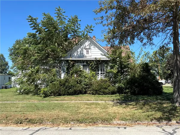 502 N 3rd Street, Marshall, IL 62441