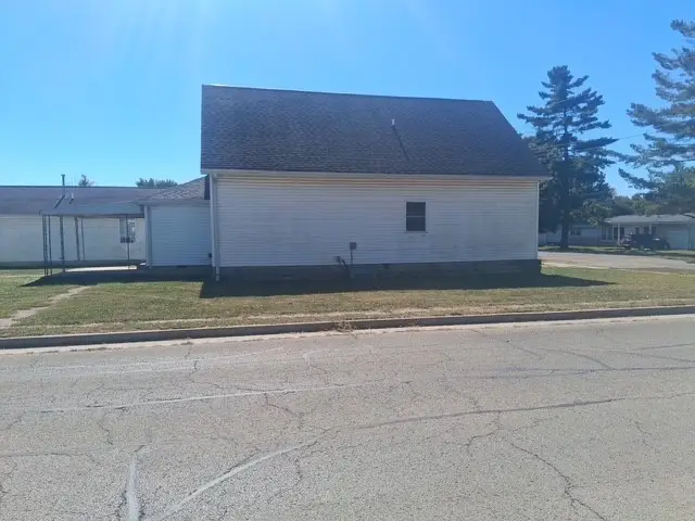 1901 11th Street, Charleston, IL 61920 - #2