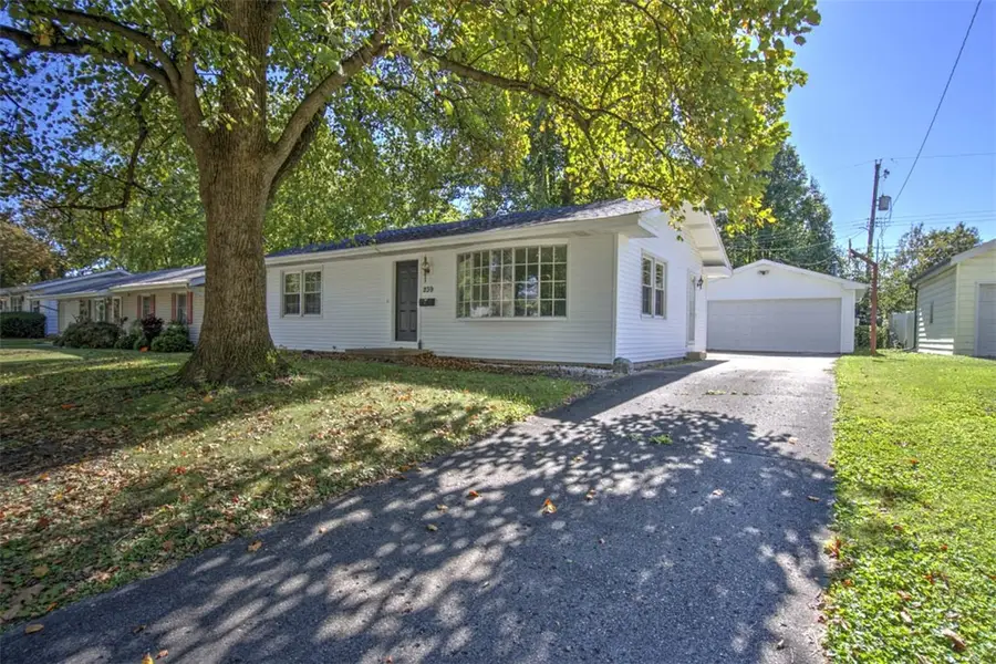 239 W Cambridge Drive, Decatur, IL 62526 - #2