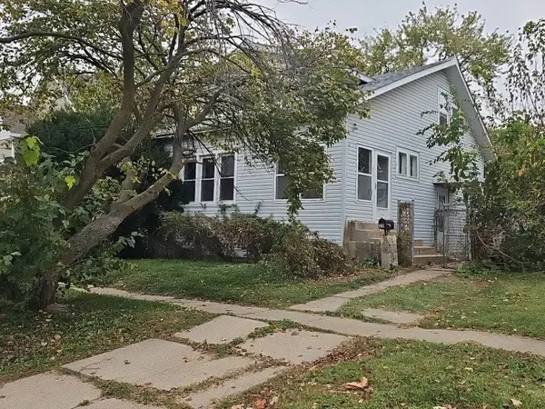 211 W White Street, Clinton, IL 61727