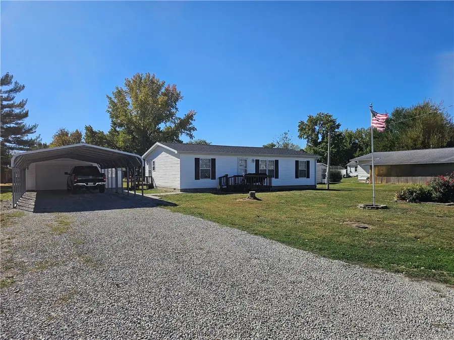 104 E Adams Street, Toledo, IL 62468 - #2