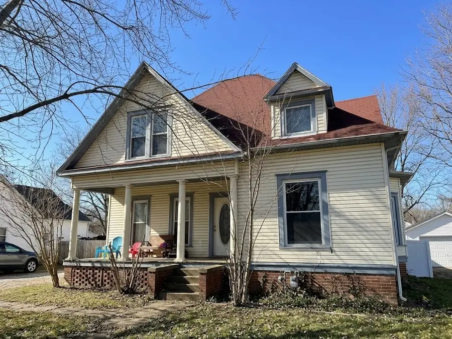 309 N Missouri Street, Toledo, IL 62468 - #2